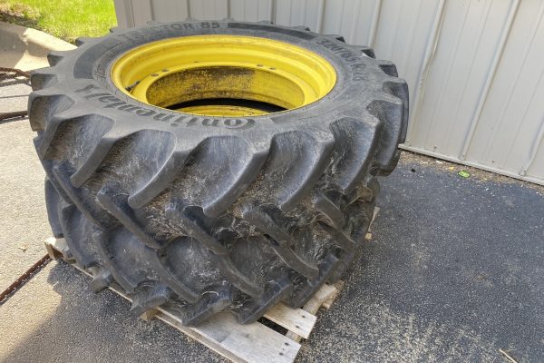 2020 John Deere tires&rims